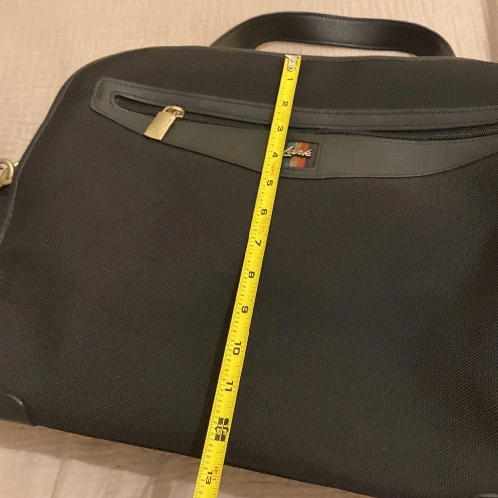 LaARK BLACK WEEKENDER BAG . Very good condition